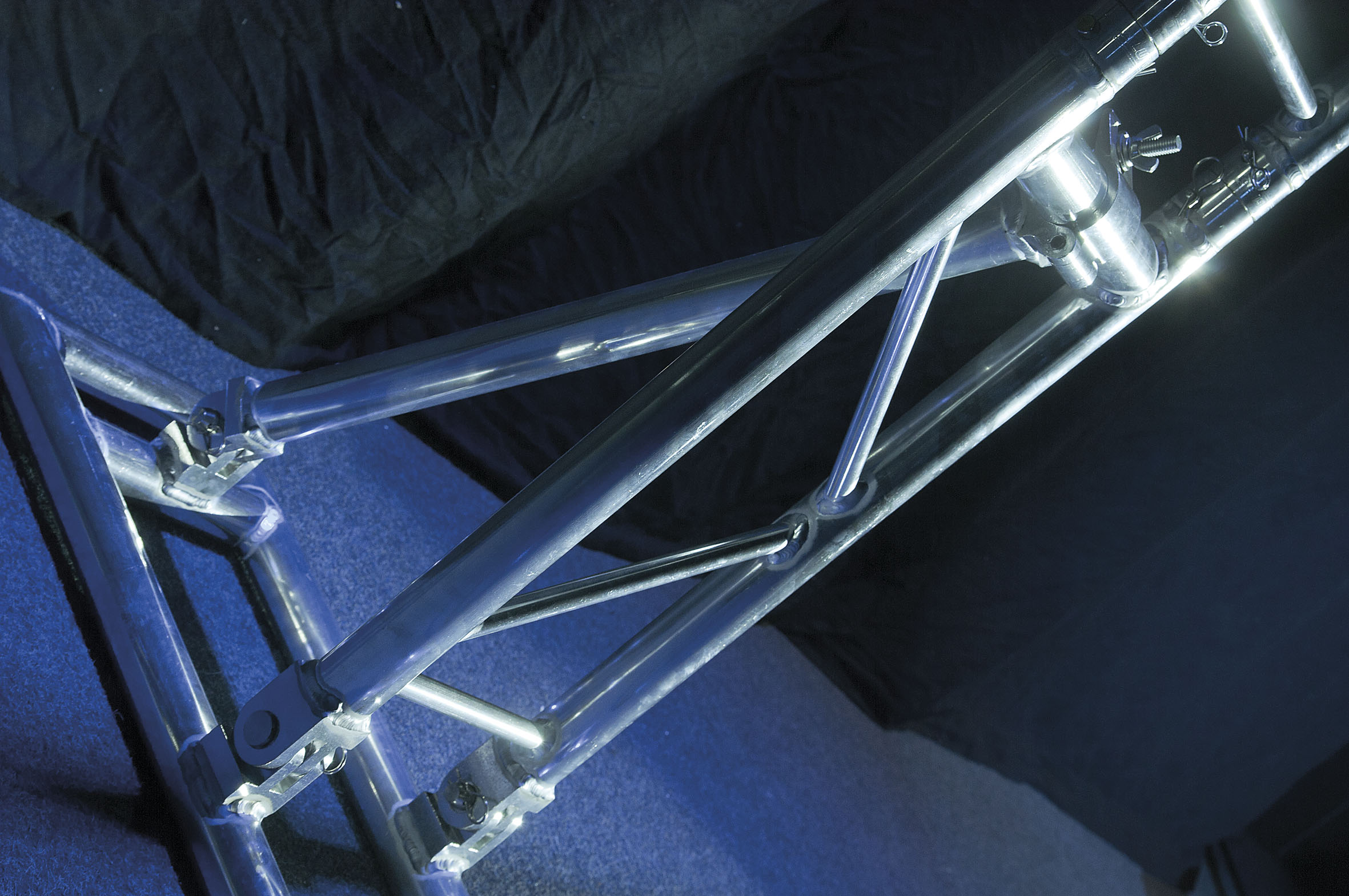 Showtec Mobile DJ Truss Stand - Image 3