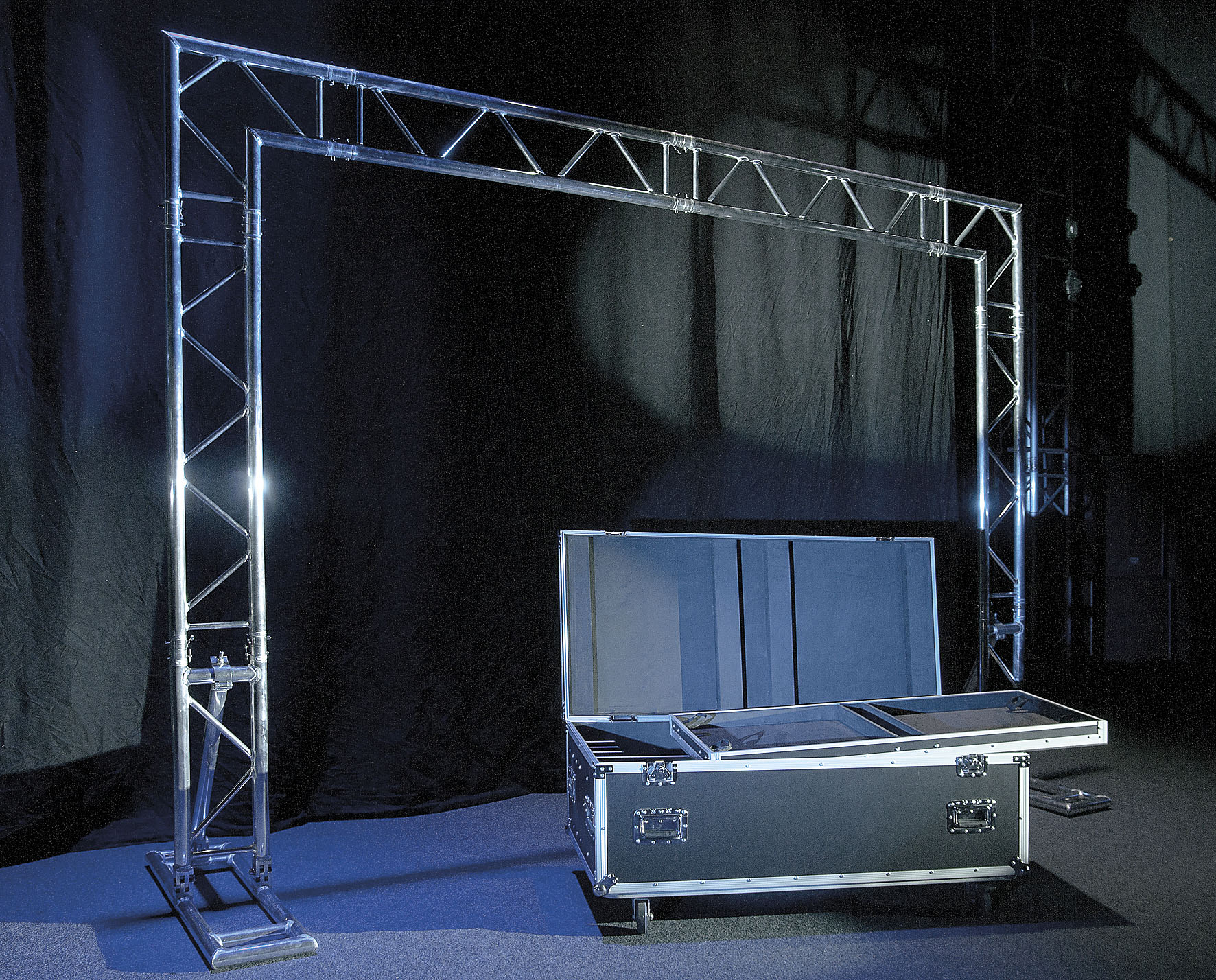 Showtec Mobile DJ Truss Stand - Image 4